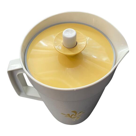 Vintage Tupperware 1 Quart Pitcher Almond Harvest Gold Push Button Lid 874 USA - Picture 4 of 13